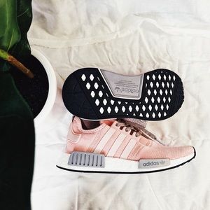 // nmd pink adidas //